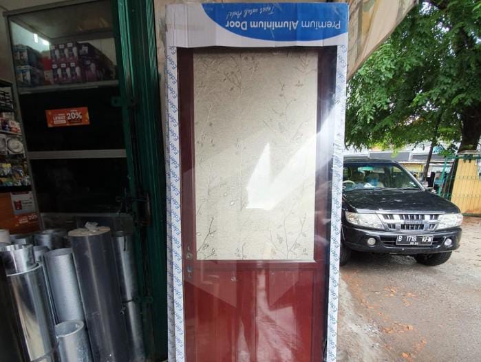 EDEN PINTU UPVC 8901 MERAH KACA 1/2 ENGSEL KANAN (DSC)